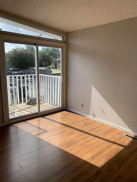 Calgary 3 bedrooms Duplex for rent. Property photo: 48205-2