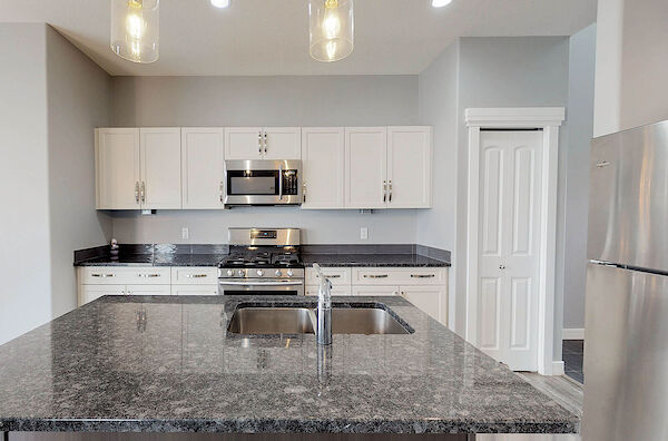 Edmonton 3 bedrooms Main Floor for rent. Property photo: 482144-2