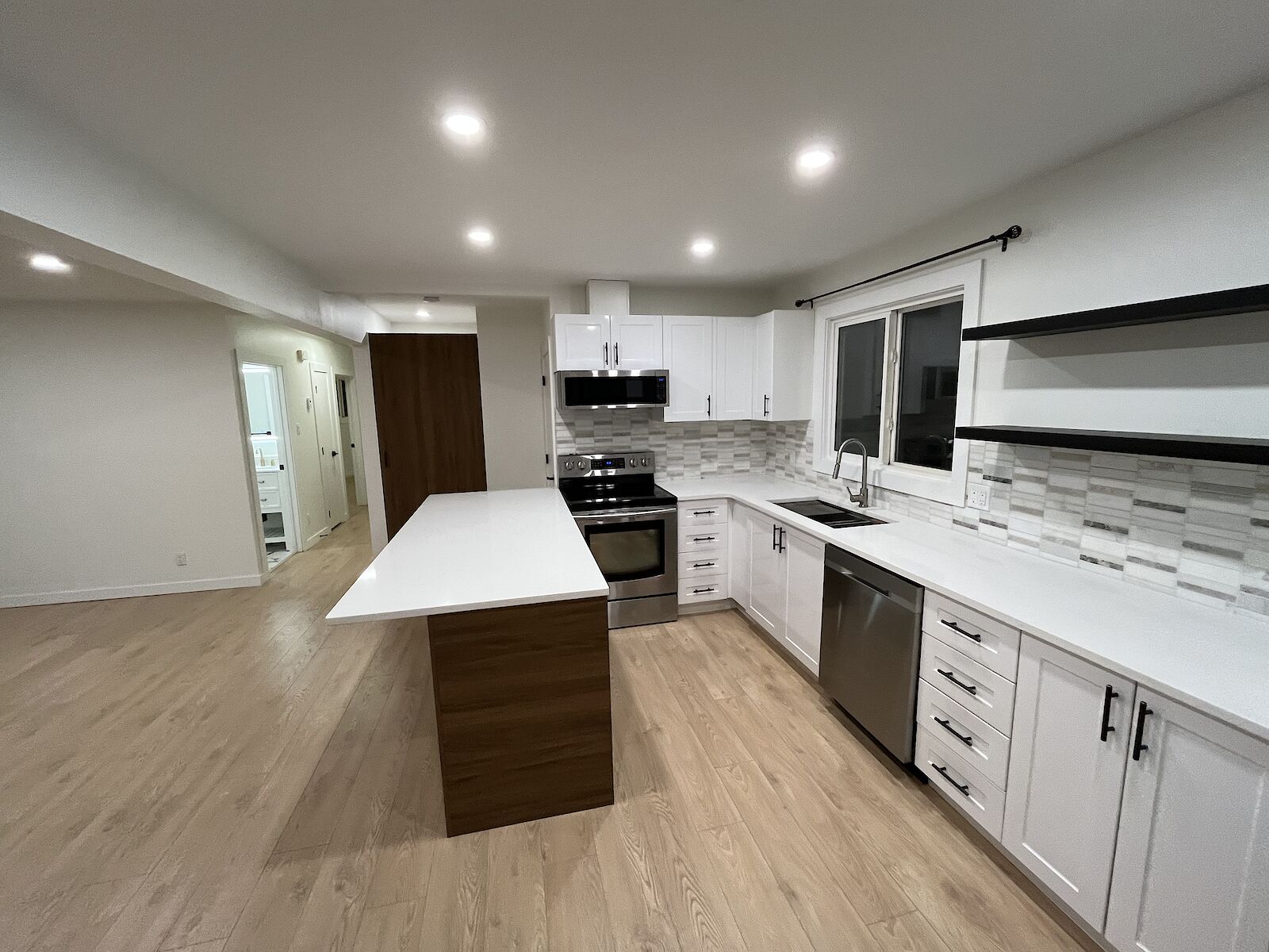 Edmonton 3 bedrooms Main Floor for rent. Property photo: 483402-1