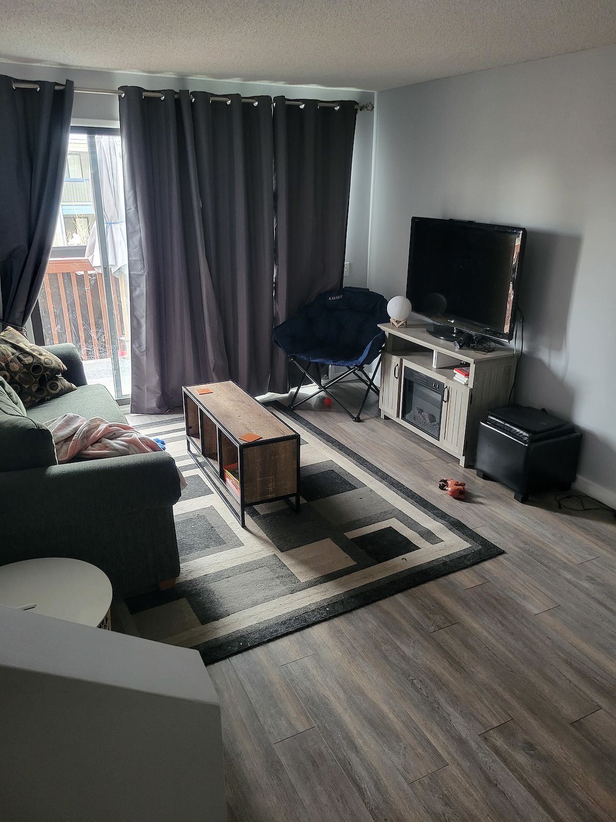 Calgary 2 bedrooms Room For Rent for rent. Property photo: 483574-1