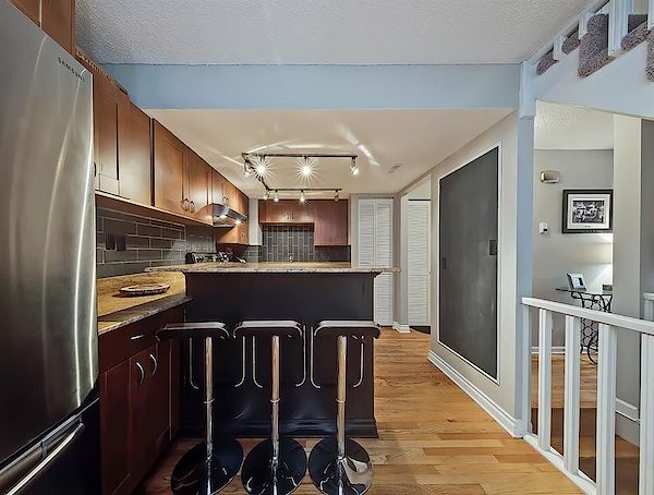 Calgary 2 bedrooms Townhouse for rent. Property photo: 484282-3