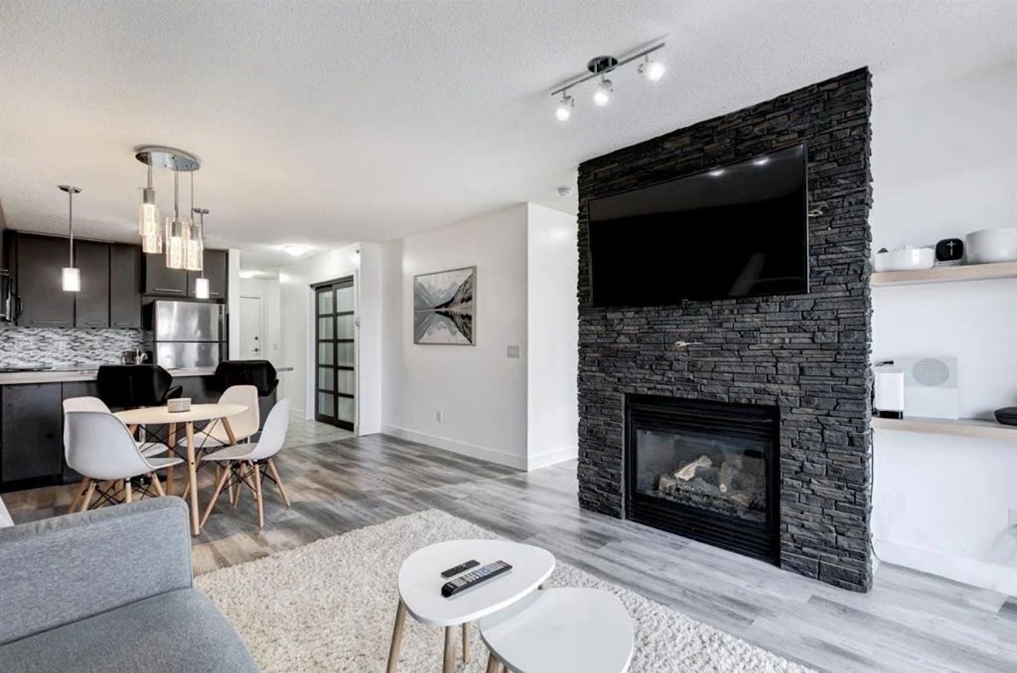 Calgary 2 + Den bedrooms Condo Unit for rent. Property photo: 484562-1