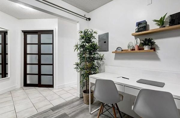 Calgary 2 + Den bedrooms Condo Unit for rent. Property photo: 484562-3