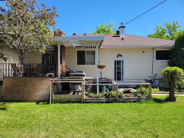 Calgary 3 + Den bedrooms House for rent. Property photo: 485343-3
