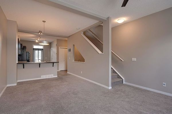 Calgary 2 bedrooms Townhouse for rent. Property photo: 487113-2