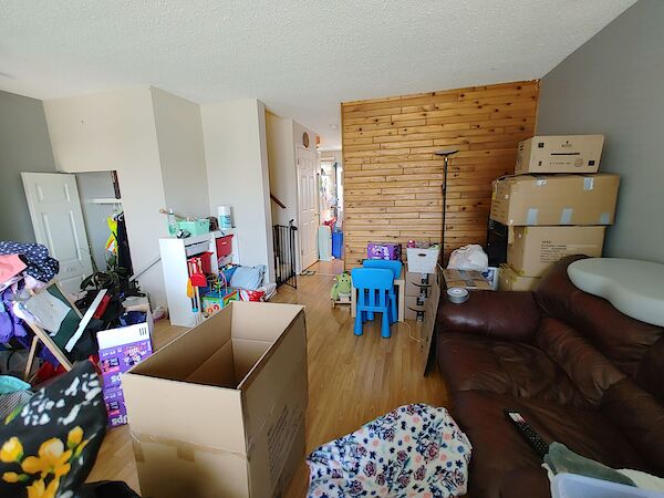 Living+room+after+painted Calgary 4 bedrooms Duplex for rent. Property photo: 487605-3