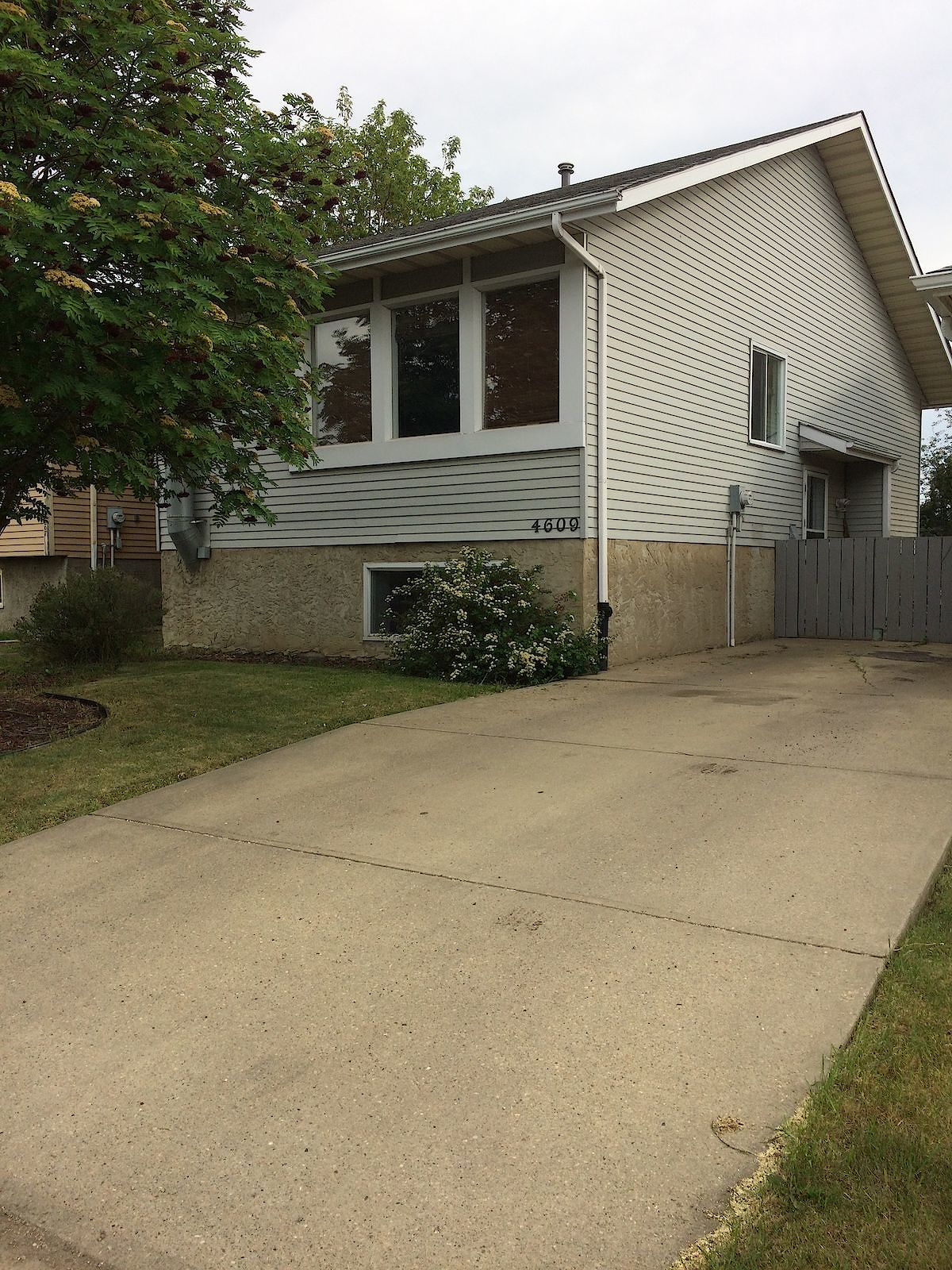 Edmonton 1 bedroom Room For Rent for rent. Property photo: 488314-1