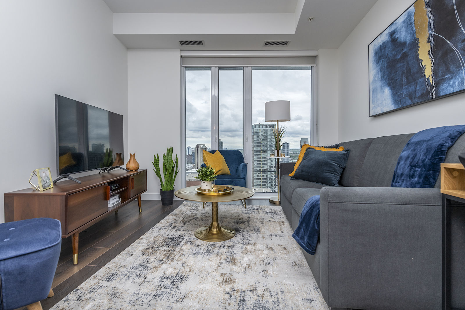 Calgary 2 bedrooms Condo Unit for rent. Property photo: 488469-1