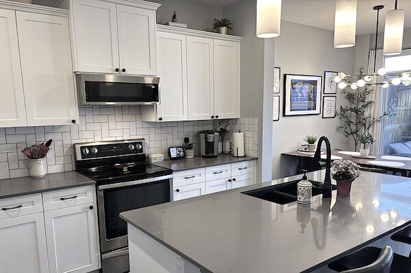 Calgary 4 bedrooms House for rent. Property photo: 488665-2
