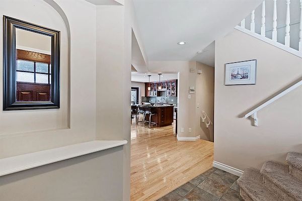 Calgary 4 bedrooms House for rent. Property photo: 489113-2