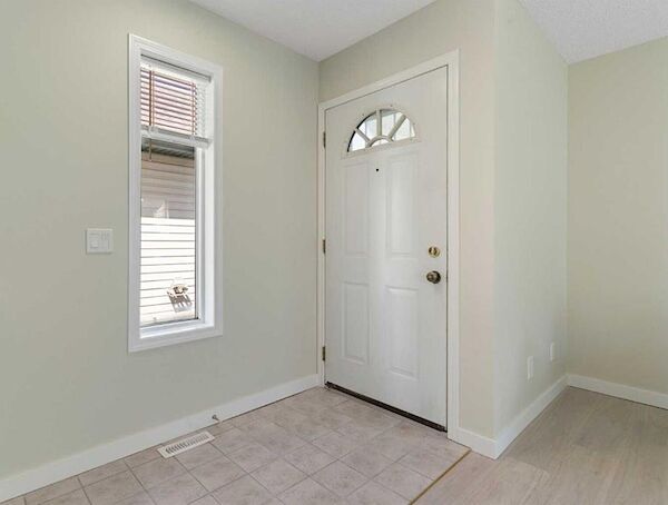 Calgary 3 bedrooms House for rent. Property photo: 48963-2