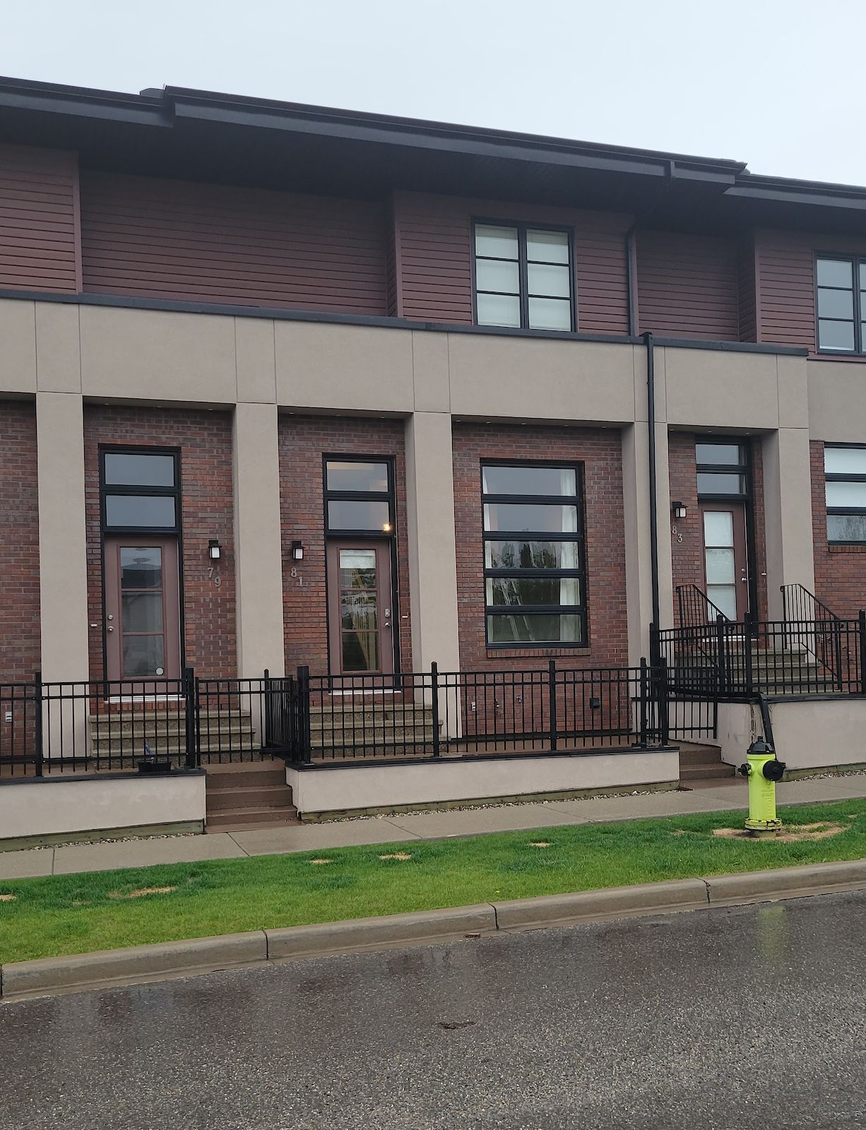 Front+entry+along+street Calgary 2 bedrooms Townhouse for rent. Property photo: 490368-1