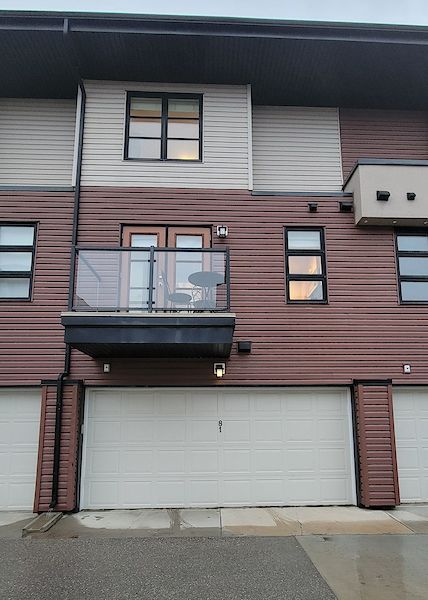 Rear+south+facing+balcony Calgary 2 bedrooms Townhouse for rent. Property photo: 490368-3