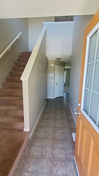 Calgary 3 bedrooms Duplex for rent. Property photo: 490691-3