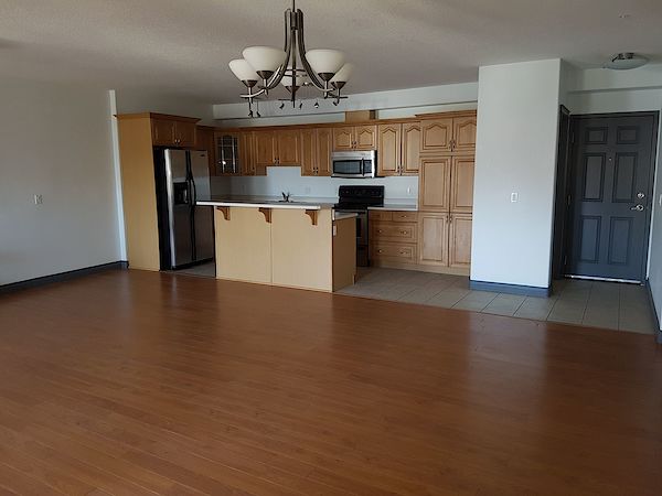 Edmonton 3 bedrooms Condo Unit for rent. Property photo: 491588-2