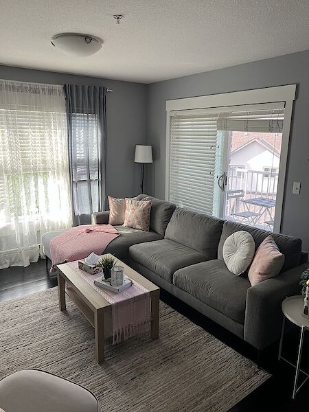 living+room Calgary 2 bedrooms Condo Unit for rent. Property photo: 491632-2