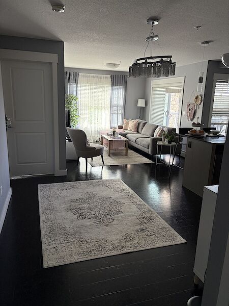 Living+room Calgary 2 bedrooms Condo Unit for rent. Property photo: 491632-3
