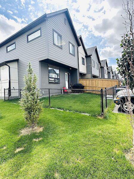 Airdrie 3 + Den bedrooms Townhouse for rent. Property photo: 491770-2