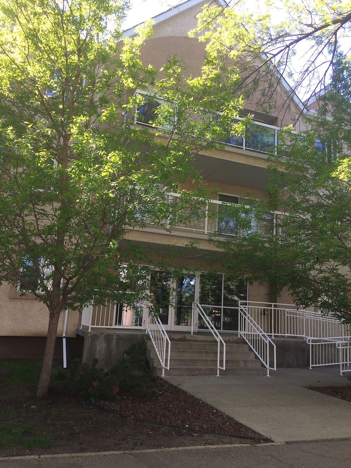 Edmonton 2 bedrooms Condo Unit for rent. Property photo: 492070-1