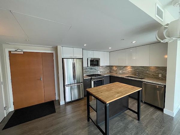 Calgary 2 bedrooms Condo Unit for rent. Property photo: 492838-2