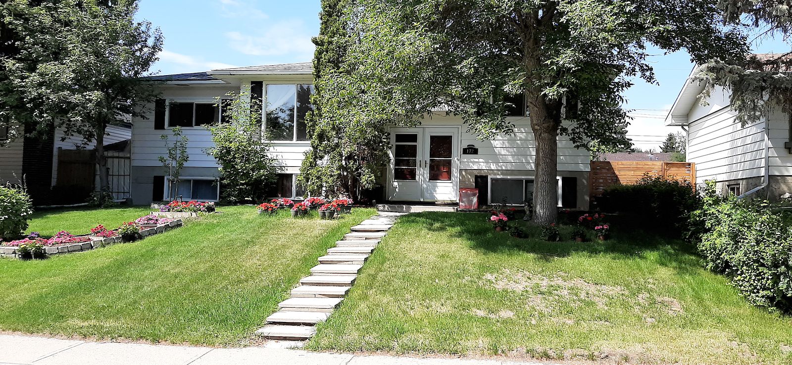 Calgary 2 bedrooms Main Floor for rent. Property photo: 492957-1