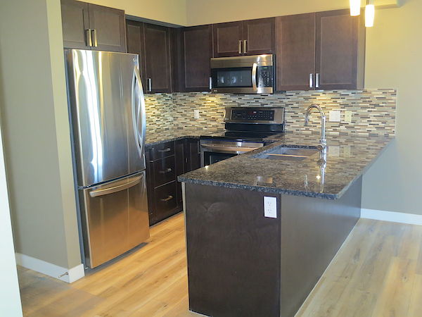 Calgary 2 + Den bedrooms Condo Unit for rent. Property photo: 496001-2