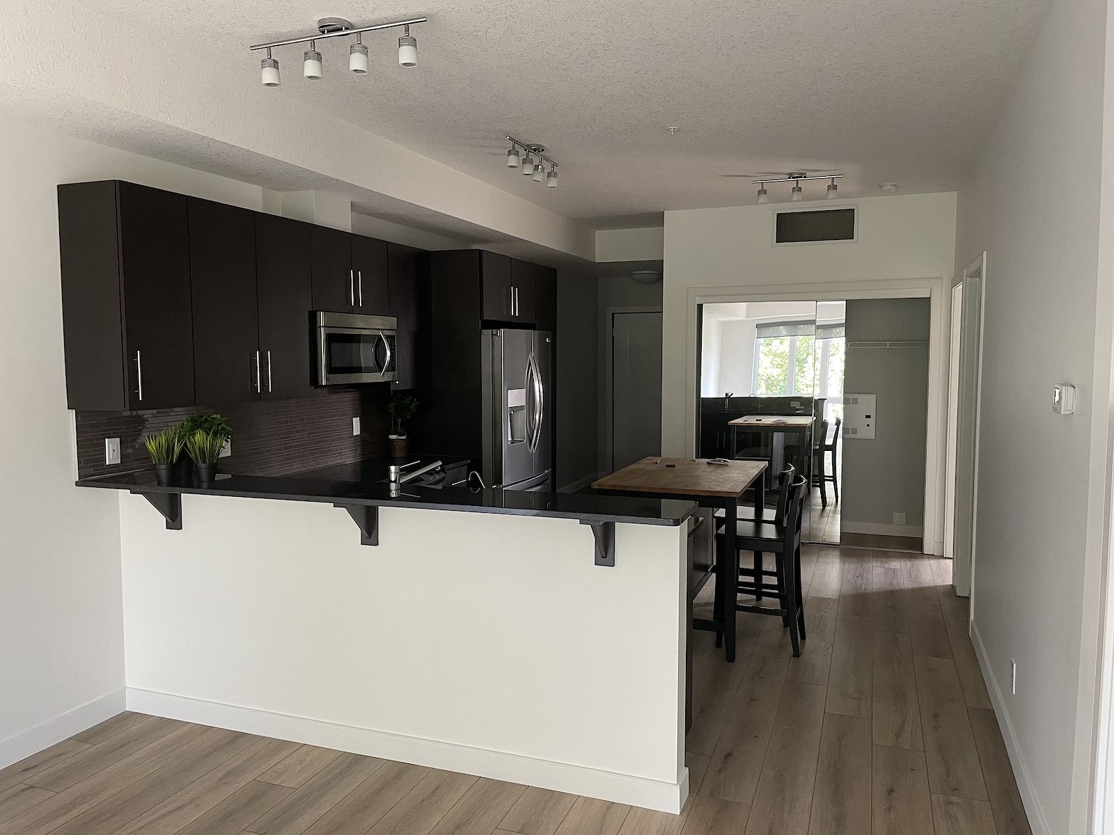 Edmonton 2 bedrooms Condo Unit for rent. Property photo: 496145-1
