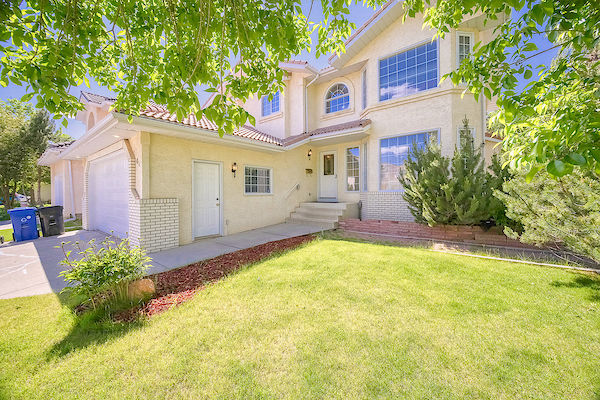 Calgary 4 bedrooms House for rent. Property photo: 496693-2