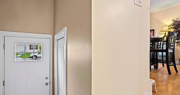 Calgary 2 bedrooms Main Floor for rent. Property photo: 496743-2