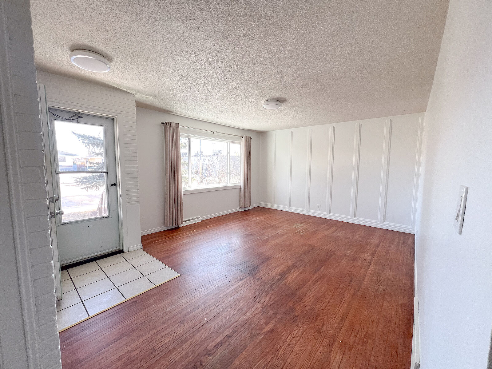 Upstairs+Living+Room Calgary 5 bedrooms House for rent. Property photo: 497440-1