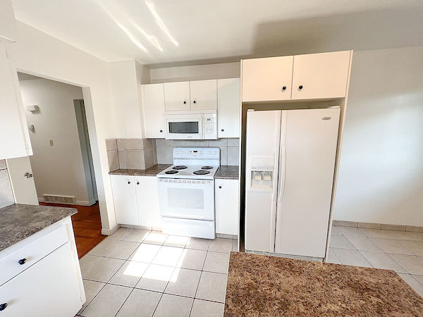 Upstairs+Kitchen Calgary 5 bedrooms House for rent. Property photo: 497440-3