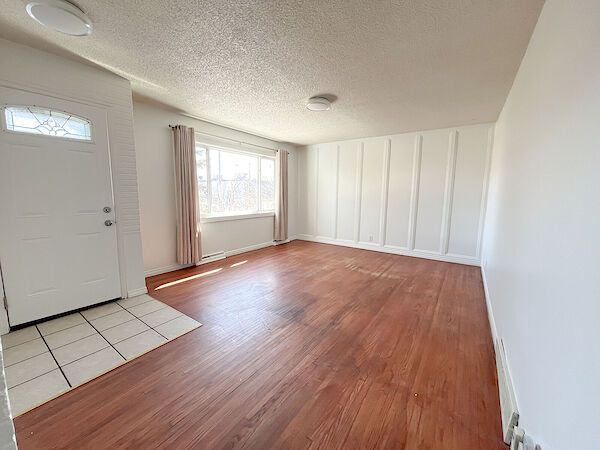 Upstairs+Living+Room Calgary 5 bedrooms House for rent. Property photo: 497440-2