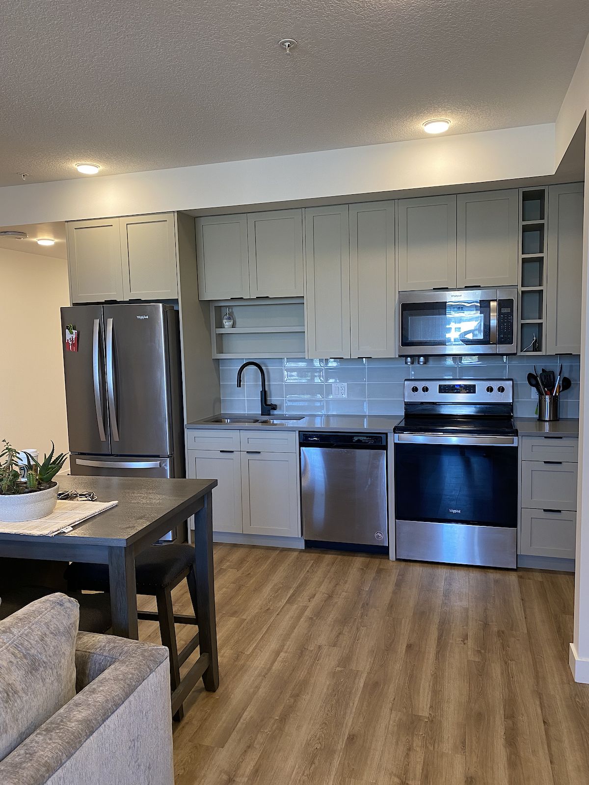 Calgary 1 bedroom Condo Unit for rent. Property photo: 497958-1