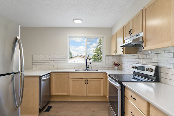 Calgary 2 bedrooms Townhouse for rent. Property photo: 498356-2
