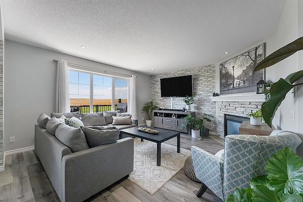 Chestermere 3 bedrooms Duplex for rent. Property photo: 498570-2