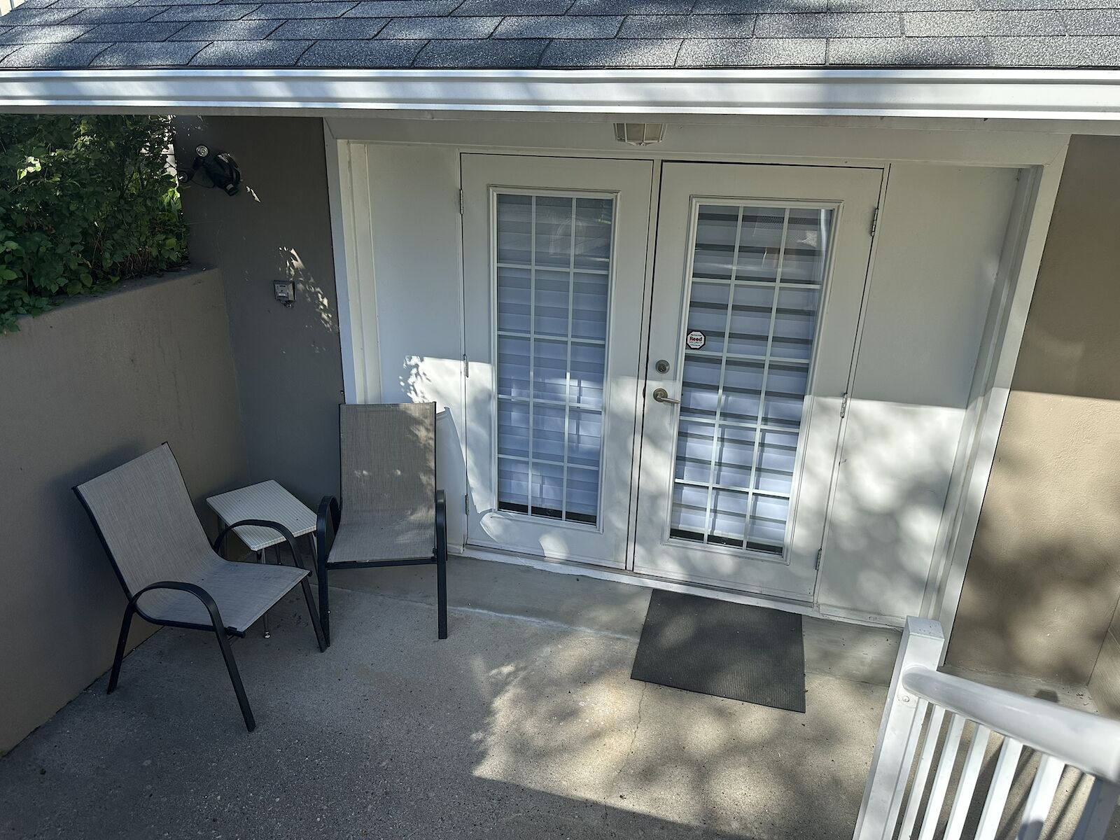 Calgary studio Basement for rent. Property photo: 499180-1