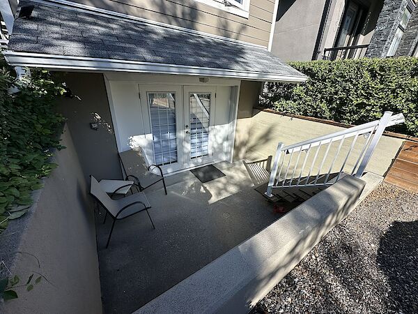 Calgary studio Basement for rent. Property photo: 499180-2