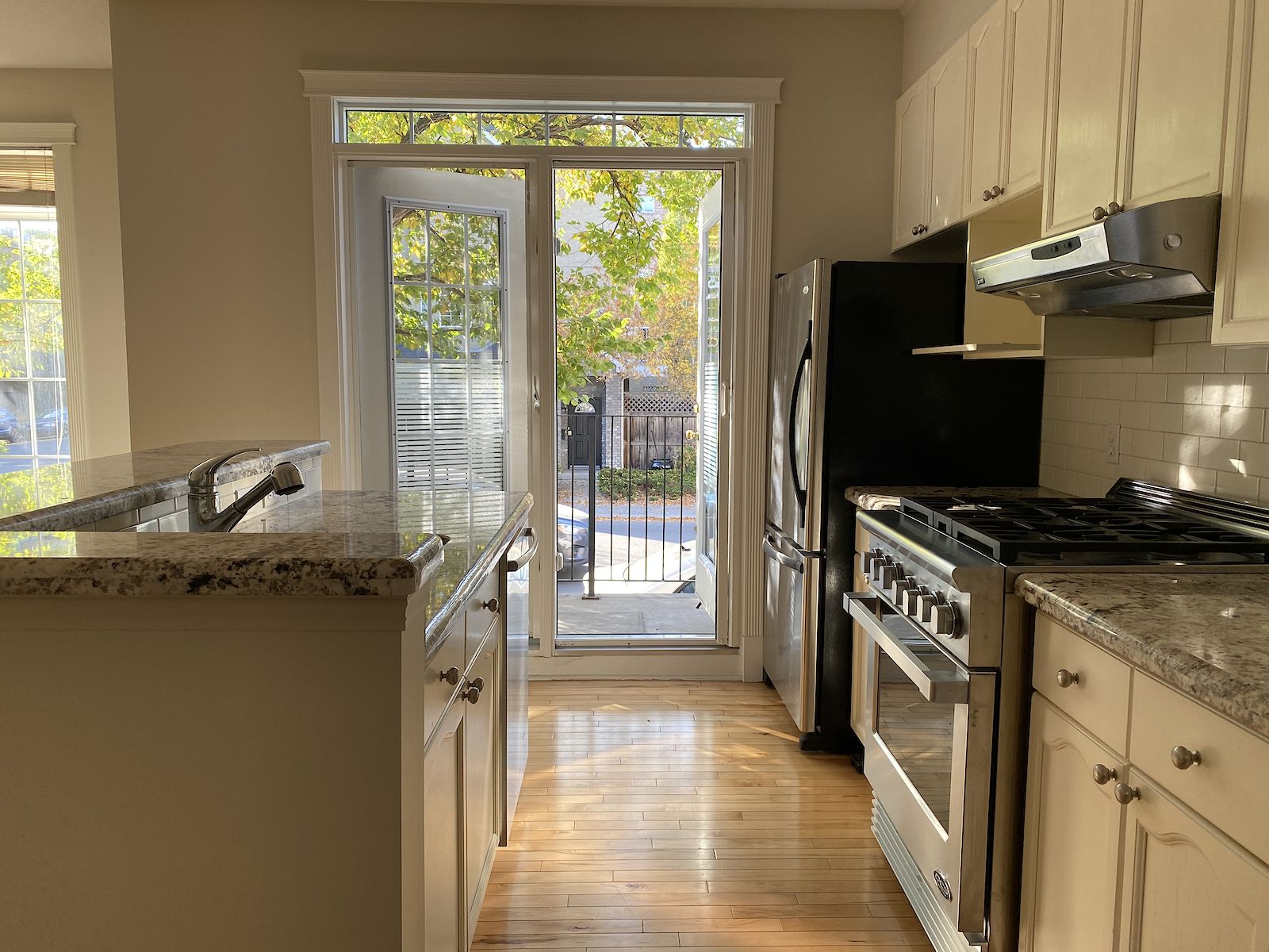 Calgary 2 bedrooms Townhouse for rent. Property photo: 499879-1
