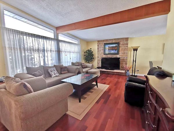 Calgary 6 bedrooms House for rent. Property photo: 500404-2