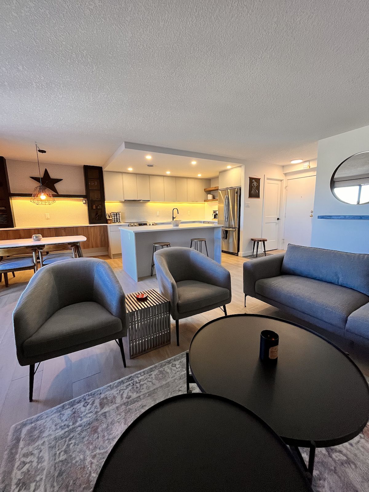 Calgary 2 bedrooms Condo Unit for rent. Property photo: 502544-1