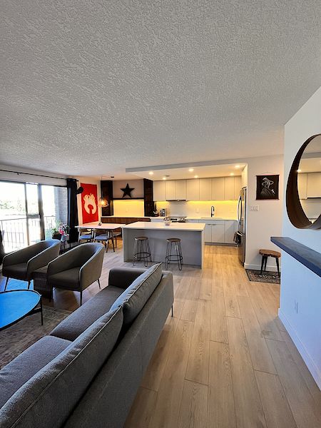 Calgary 2 bedrooms Condo Unit for rent. Property photo: 502544-2