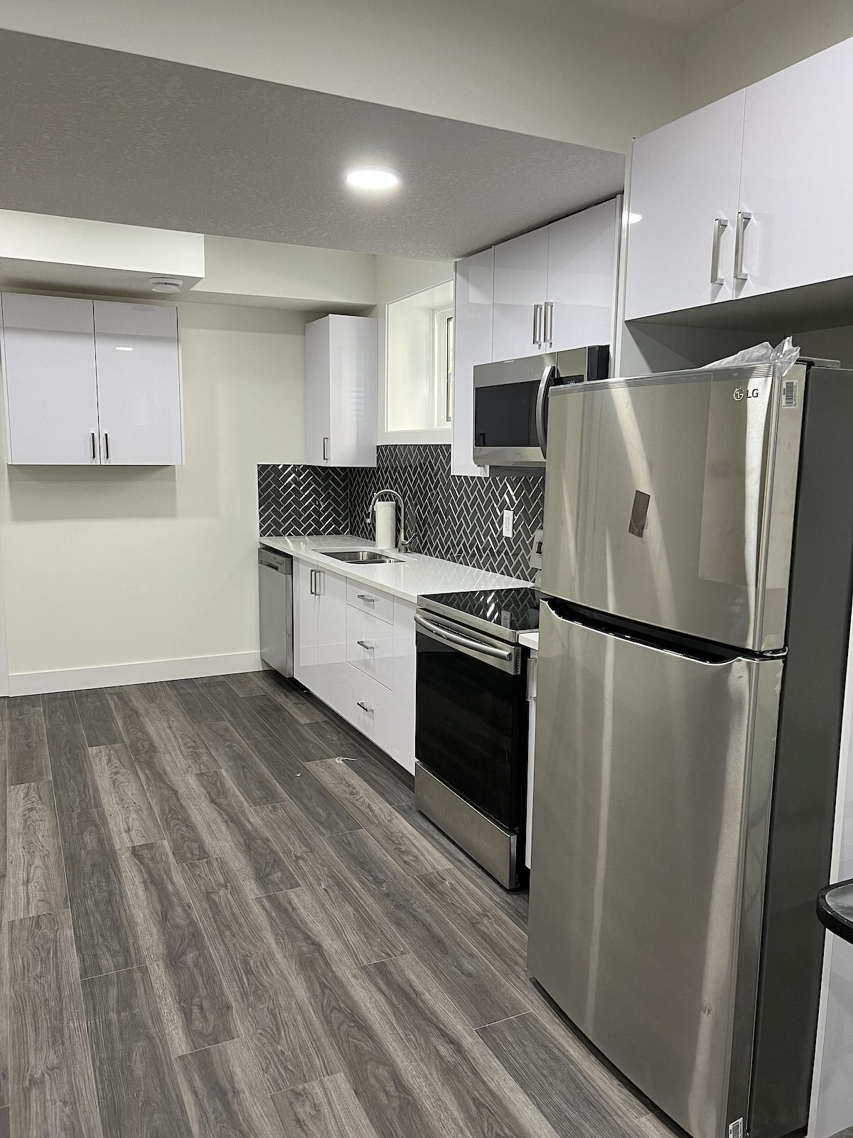 Edmonton 2 bedrooms Basement for rent. Property photo: 502717-1