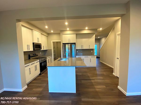 Edmonton 3 + Den bedrooms House for rent. Property photo: 502867-3