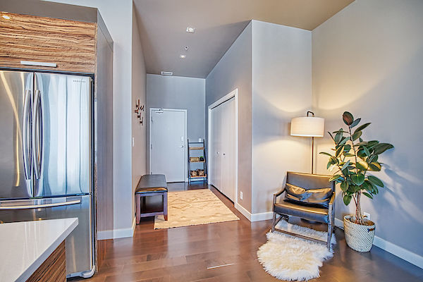 Home+entrance Calgary 2 bedrooms Condo Unit for rent. Property photo: 504108-3