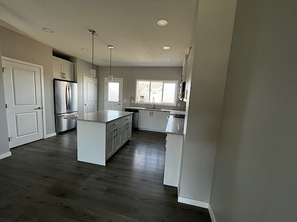 Cochrane 3 + Den bedrooms Townhouse for rent. Property photo: 504695-3