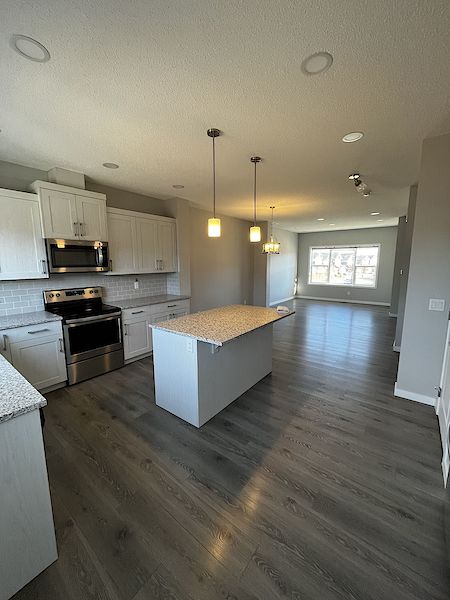 Cochrane 3 + Den bedrooms Townhouse for rent. Property photo: 504695-2