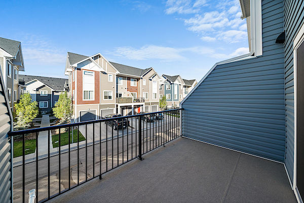 Airdrie 2 + Den bedrooms Townhouse for rent. Property photo: 505042-3