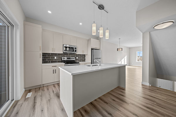 Airdrie 2 + Den bedrooms Townhouse for rent. Property photo: 505042-2