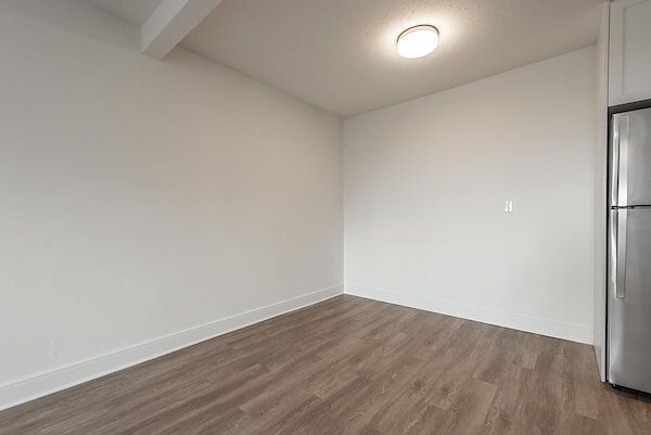 Esquimalt 2 bedrooms Apartment for rent. Property photo: 506292-2