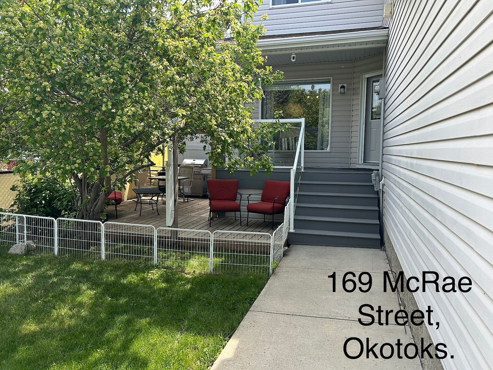 Okotoks 3 + Den bedrooms Duplex for rent. Property photo: 508109-1